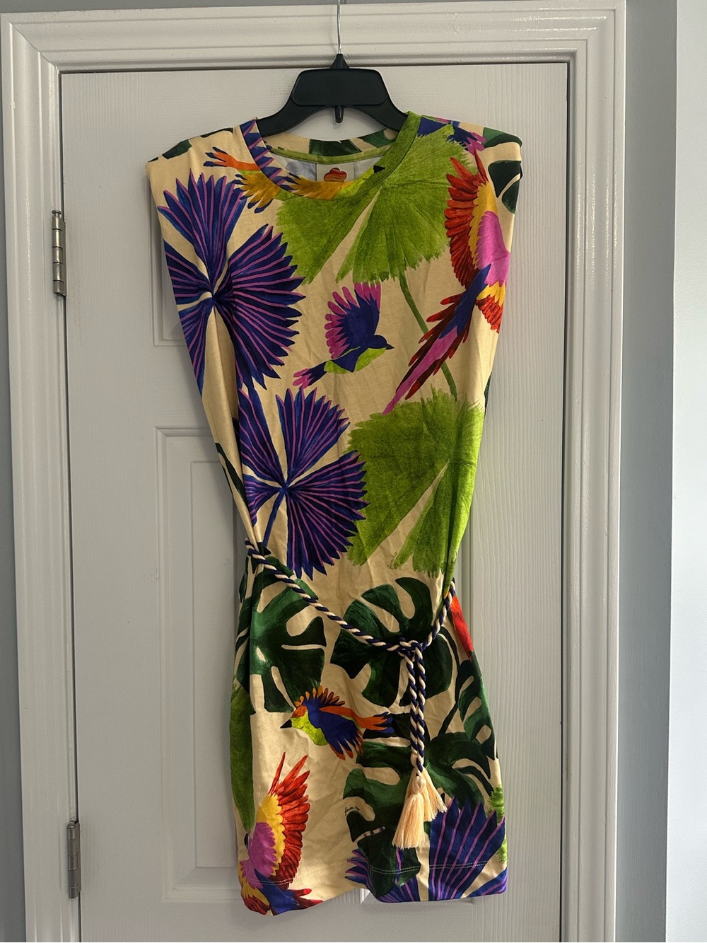 NWT FARM Rio Macaw Jungle Sand Mini T-Shirt Dress Medium Tropical Belted - Picture 2 of 7